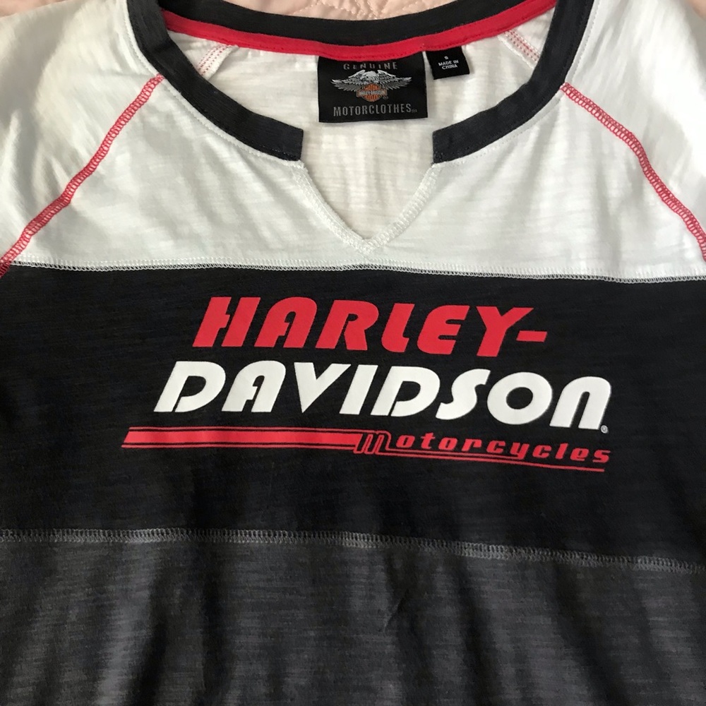 HD size S knit t-shirt with awesome decal emblems. Grey snd vanilla banded.